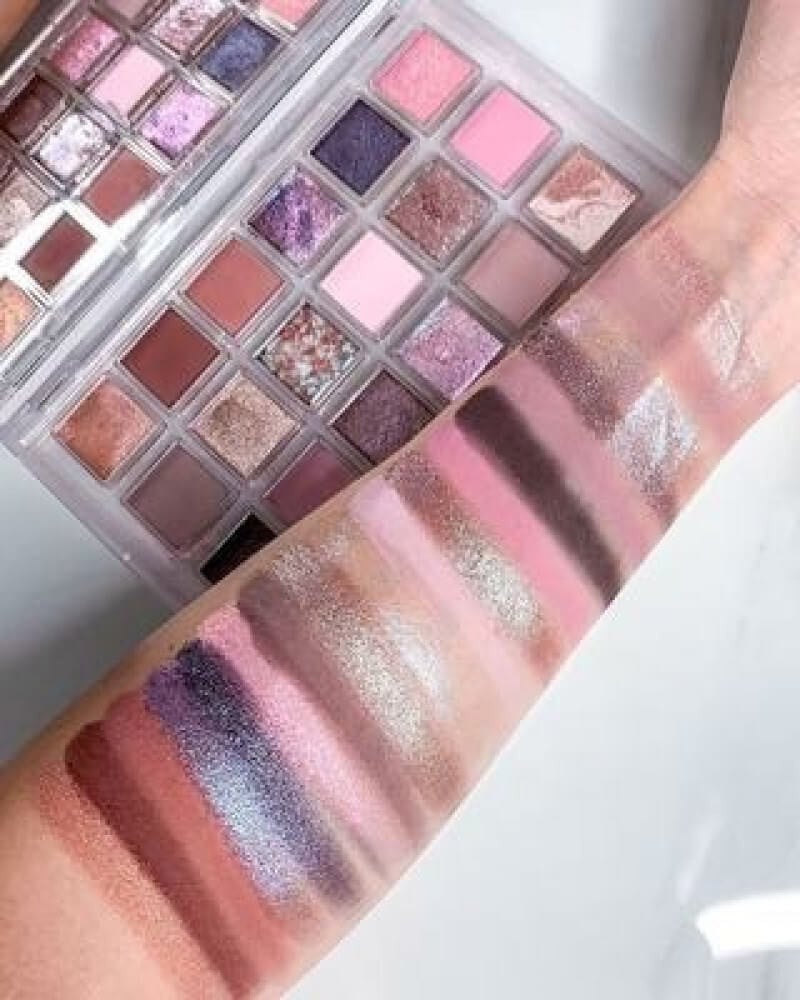 Huda Beauty Rose Quartz Eyeshadow Palette open compact flat lay all shades
