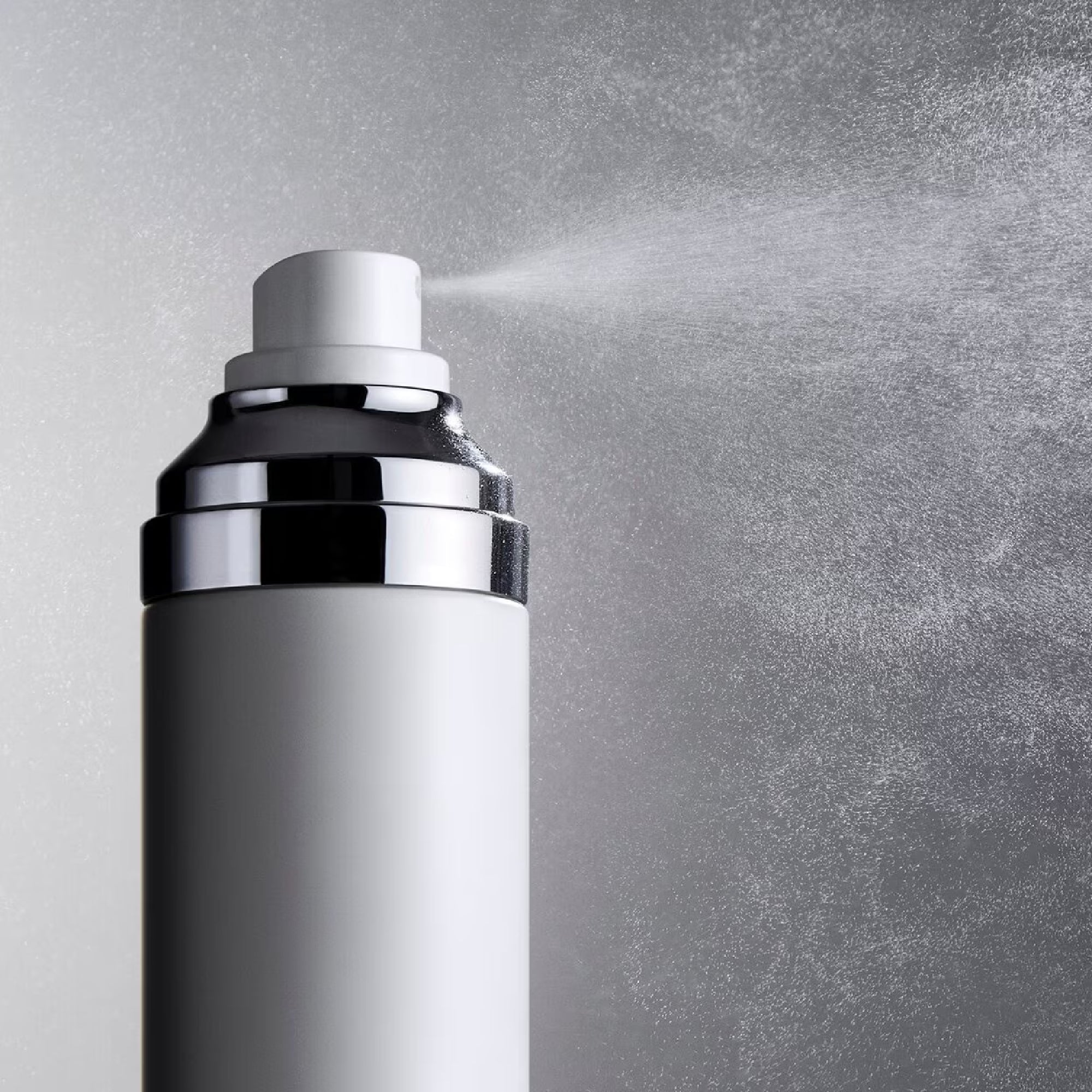 Makeup By Mario SurrealSkin 16HR Setting Spray natural lived in finish on skin