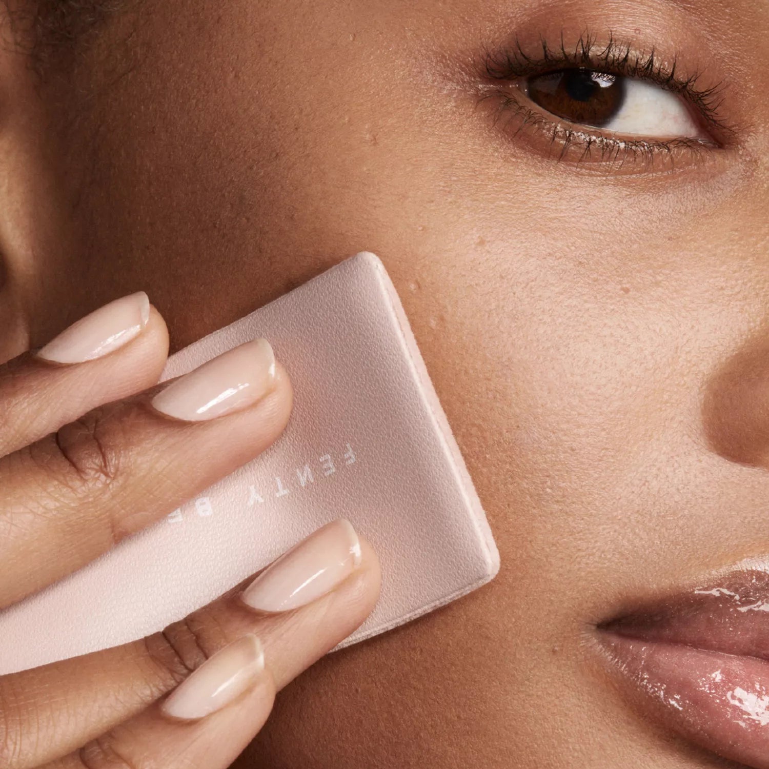 Fenty Beauty - Invisimatte Instant Setting + Blotting Powder